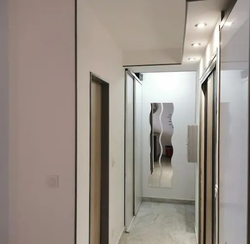 Entier, Antibes-juan Les Pins Apartment